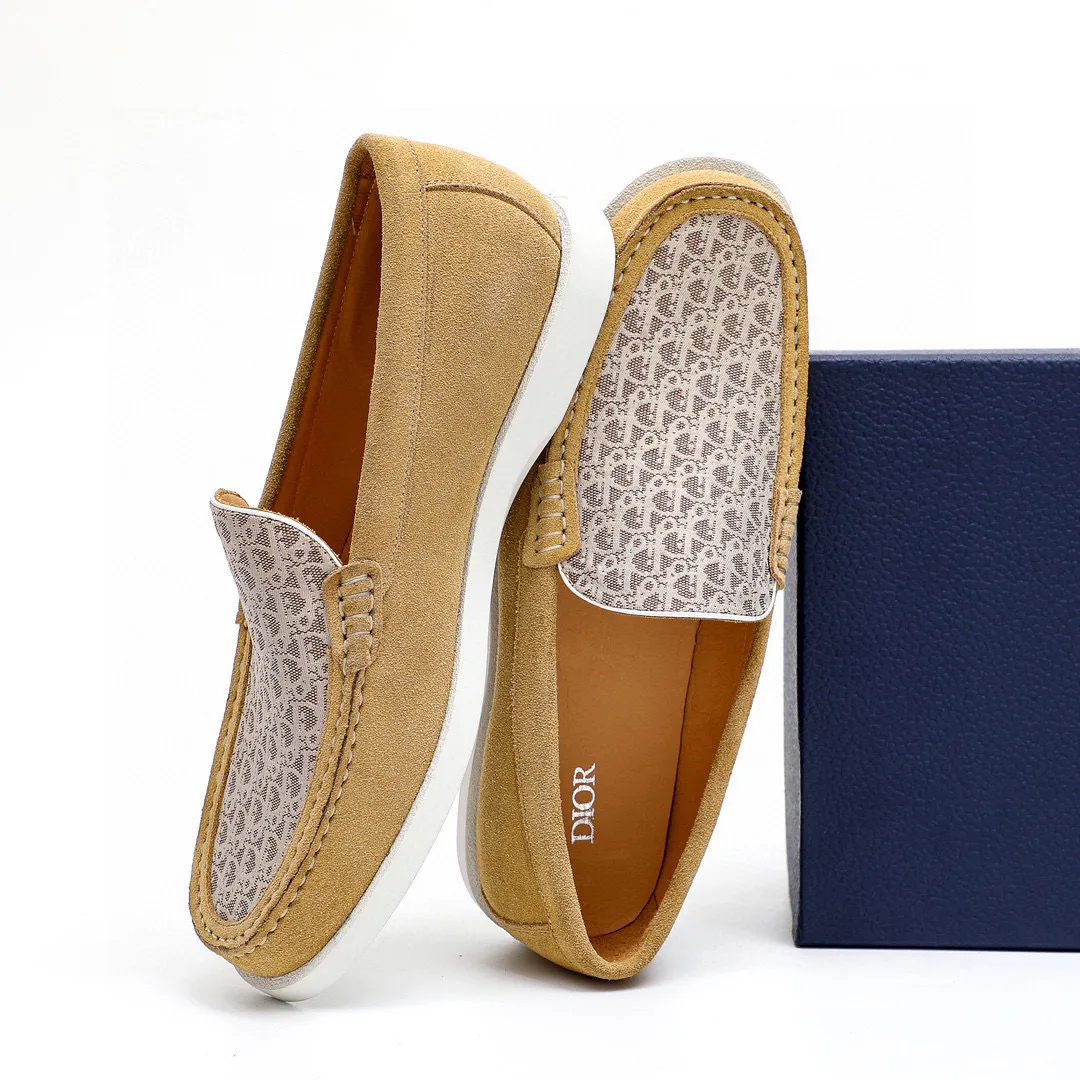 Men's shoes 💰460 💐Original packaging Product trademark: Dior "Dior" casual leather shoes Regular size: 38-44 (45.46.47🉑️Customized) Product materials: Selected Italian imported first-layer suede cowhide upper, imported water-dyed 🐂 cowhide lining. Strong three-dimensional visual effect, original rubber outsole Color: 3⃣️colors available